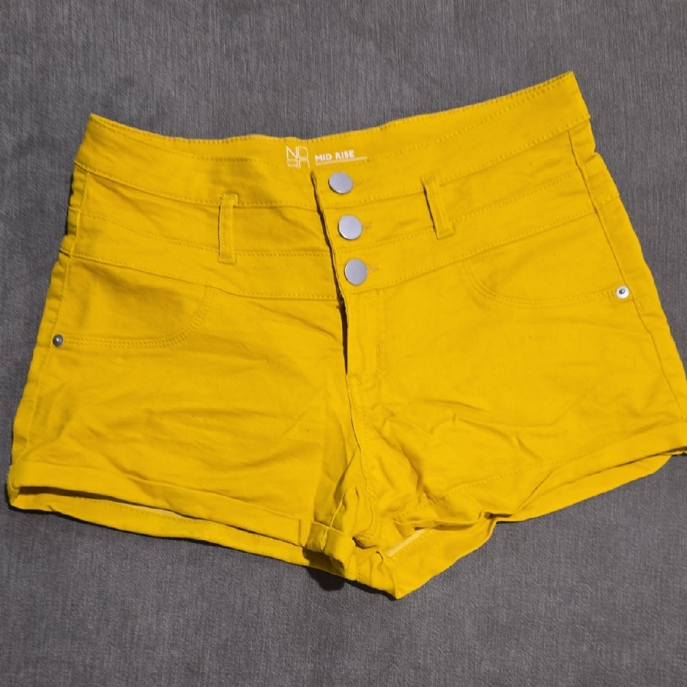 NoBo Yellow Mid-Rise Women's Shorts Size 13